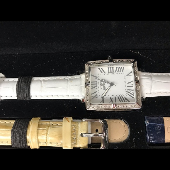 New Invicta tritnite night glow Women watch set with 5 Straps - Picture 3 of 6